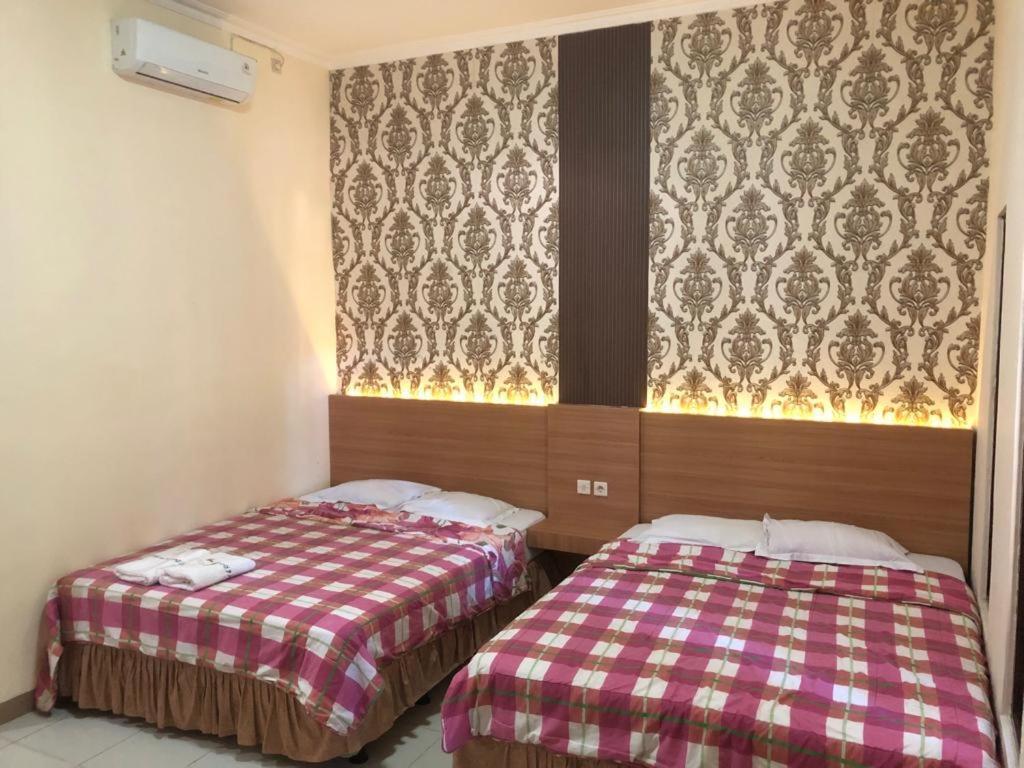 Grafika Hotel Dan Resto Gombong  Exteriér fotografie